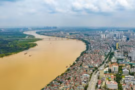 Cấm tàu thuyền lưu thông, neo đậu trên sông Hồng qua Ba Vì để phục vụ diễn tập