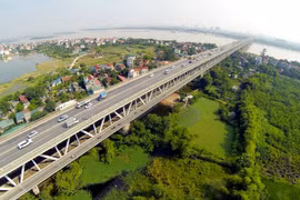 Cấm toàn bộ xe tải từ 2 tấn và xe khách qua cầu Thăng Long trong đêm