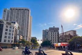 Bắc bộ và Thủ đô Hà Nội nắng xuất hiện từ sớm, trời xanh ngắt, lặng gió