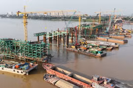 Cầu Trần Hưng Đạo tăng tốc vượt lũ để về đích đúng hẹn