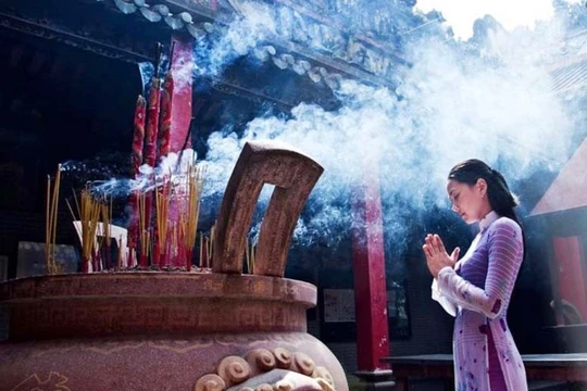 Đầu năm lên chùa