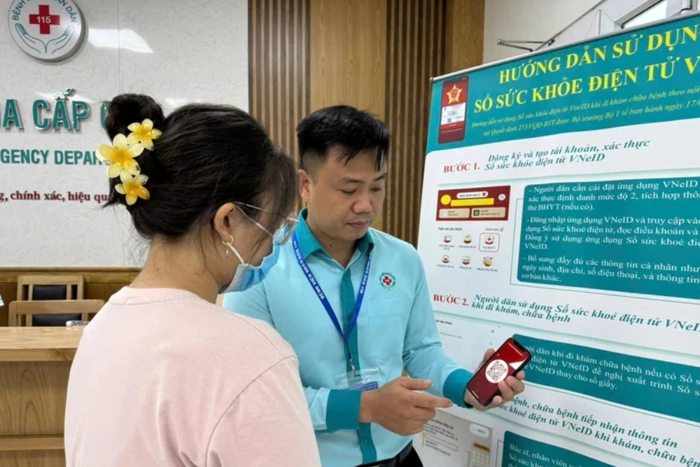 Chính thức: Người bệnh chỉ cần trình sổ sức khỏe điện tử trên VNeID, bệnh viện không được yêu cầu bản giấy