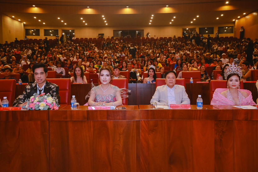 Ban giám khảo và Ban tổ chức cuộc thi Ban giám khảo và Ban tổ chức cuộc thi