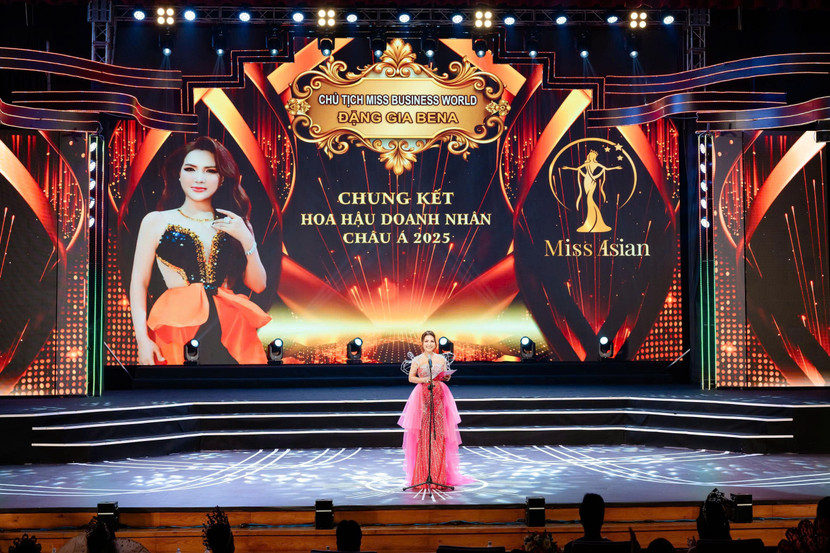Chủ tịch Miss Business World – Đặng Gia Bena phát biểu mở màn đêm chung kết. Chủ tịch Miss Business World – Đặng Gia Bena phát biểu mở màn đêm chung kết.