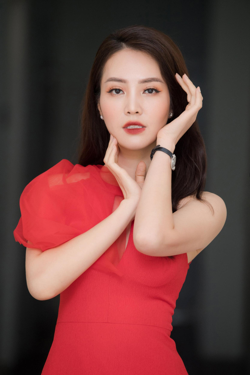 Sau thời gian nghỉ Tết Nguyên Đán 2021 vừa qua, Á hậu Thụy Vân đã bắt tay trở lại guồng quay công việc. Cô chia sẻ, sau Tết cô đã tặng nhẹ 2 cân vì bị “bánh chưng nhập”. Tuy nhiên, nhờ chăm chỉ tập Gym, cũng như ăn uống chế độ khoa học như nhiều rau xanh, hoa quả…nên cân năng của cô đã trở lại số cân như trước. Dù đã trải qua 1 lần sinh nở nhưng vóc dáng của nàng Á hậu "Hoa hậu Việt Nam 2008" vẫn khiến nhiều đàn em ngưỡng mộ.