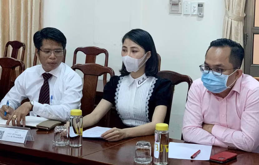 Thơ Nguyễn tại buổi làm việc với cơ quan chức năng
