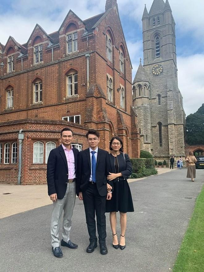 Chi Bảo và người vợ thứ 2 sau khi chia tay vẫn giữ mối quan hệ bạn bè và cùng nhau nuôi dưỡng cậu con trai chung, Hiện con chung của cả hai đang đi du học ở Anh.