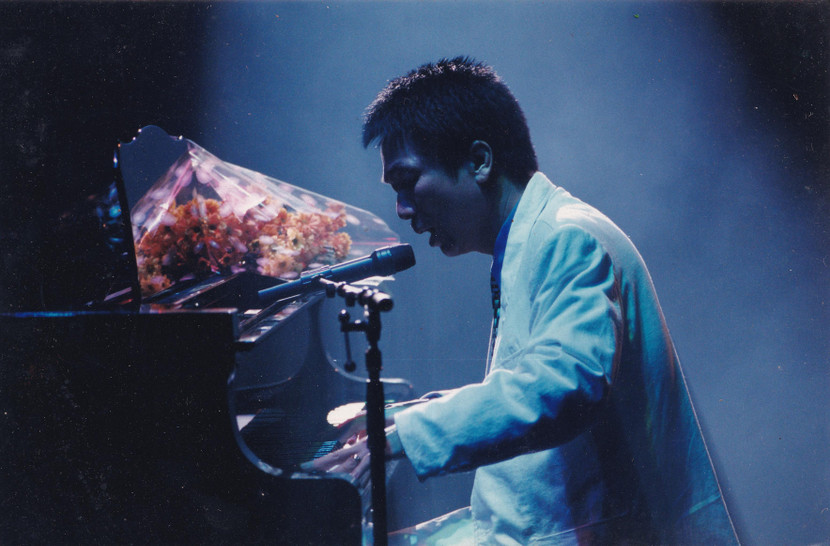 Khoảnh khắc xúc động trong đêm nhạc Phú Quang khi ông tự đệm đàn và hát sáng tác của mình