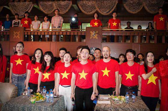 Xúc động MV Quốc ca được hàng ngàn người chung tay thực hiện ảnh 11