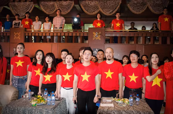 Xúc động MV Quốc ca được hàng ngàn người chung tay thực hiện ảnh 11