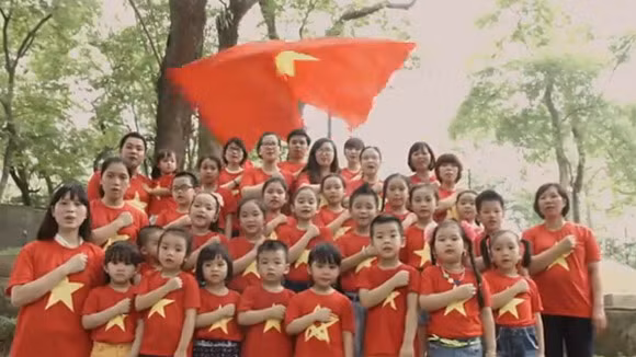 Xúc động MV Quốc ca được hàng ngàn người chung tay thực hiện ảnh 4