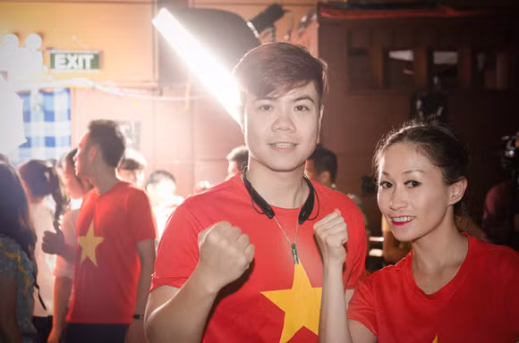 Xúc động MV Quốc ca được hàng ngàn người chung tay thực hiện ảnh 13