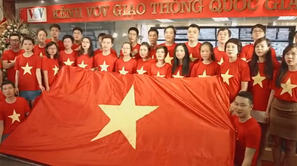 Xúc động MV Quốc ca được hàng ngàn người chung tay thực hiện ảnh 3