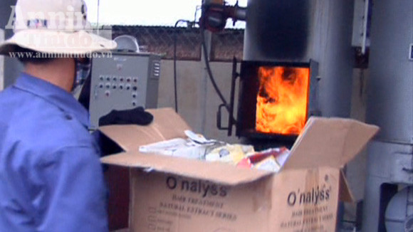 Tiêu hủy 22 loại đông dược thu giữ tại phòng khám Trung Quốc ảnh 1