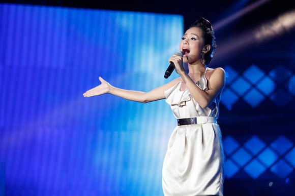 Quốc Trung lo lắng Hoàng Quyên trở thành "đối thủ" của Mỹ Tâm ảnh 7