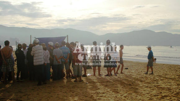 Tắm biển, 2 học sinh lớp 9 mất tích và chết đuối ảnh 1