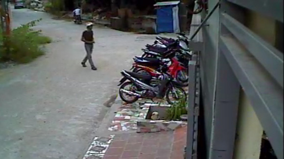 Xem tên trộm phá khóa, trộm xe trong chớp mắt ảnh 2