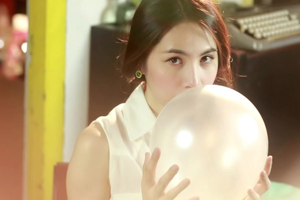 Thủy Tiên bất ngờ rũ bỏ hình ảnh sexy ảnh 2