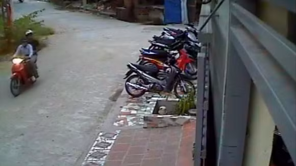 Xem tên trộm phá khóa, trộm xe trong chớp mắt ảnh 1