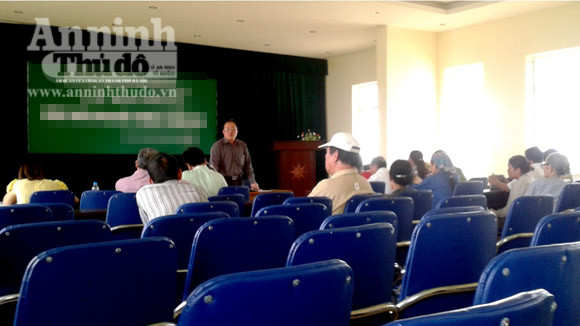 Ăn chặn tiền trợ cấp hộ nghèo, nữ cán bộ phường bị dân "đấu tố" ảnh 1