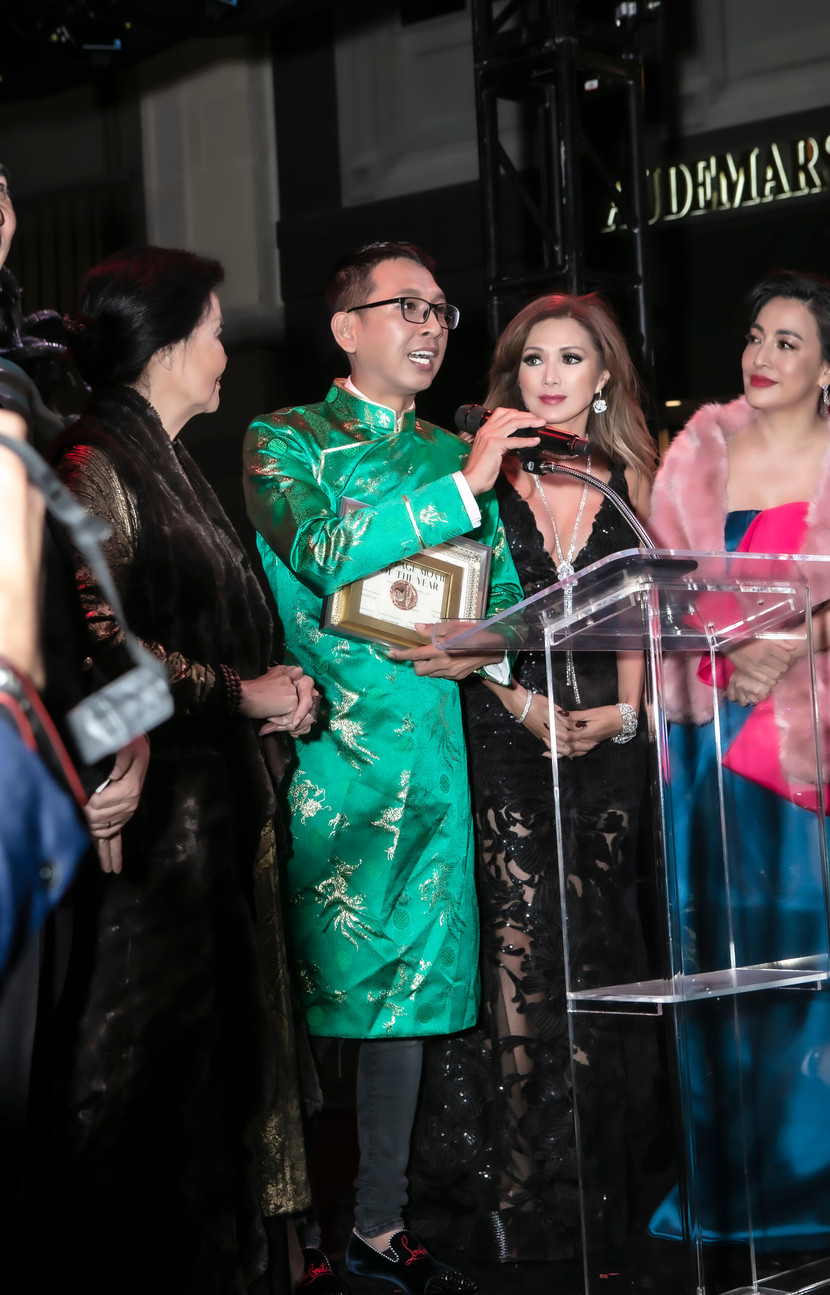 Đạo diễn Huỳnh Tuấn Anh chia sẻ niềm hạnh phúc khi được vinh danh