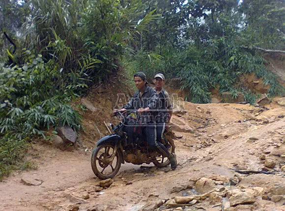 Xe máy “hết đát” tung hoành vùng sơn cước ảnh 3