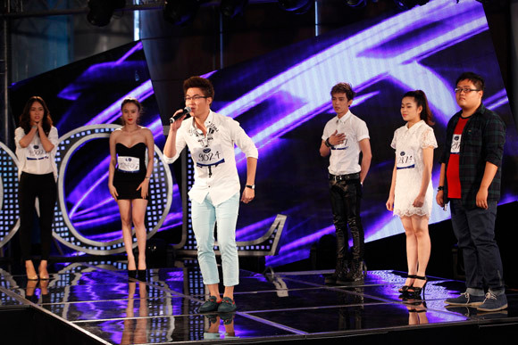 Thí sinh điêu đứng vì sự cố micro khi hát "mộc" ảnh 1