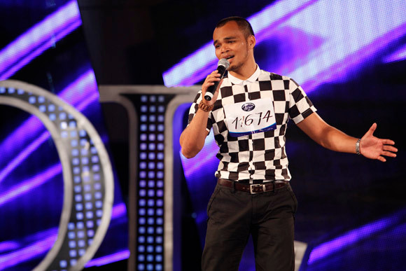 Thí sinh điêu đứng vì sự cố micro khi hát "mộc" ảnh 2