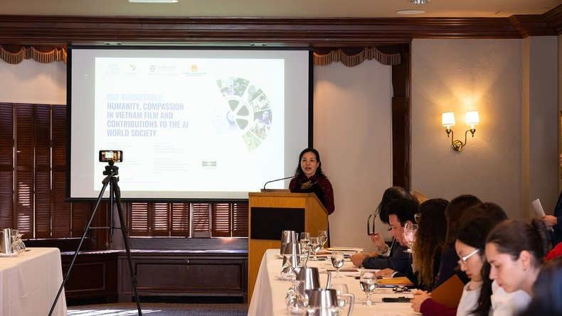 TS Ngô Phương Lan - Chủ tịch VFDA chia sẻ tại hội thảo