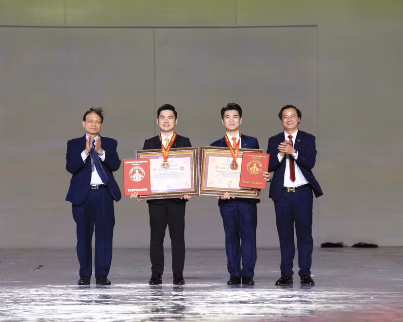 Với 15.000 người tham gia, nghi thức chào cờ, hát "Quốc ca" trong chương trình đã chính thức được xác nhận lập kỷ lục là sự kiện có số lượng cán bộ, nhân viên, đơn vị tham gia nghi thức chào cờ và hát Quốc ca đông nhất Việt Nam.