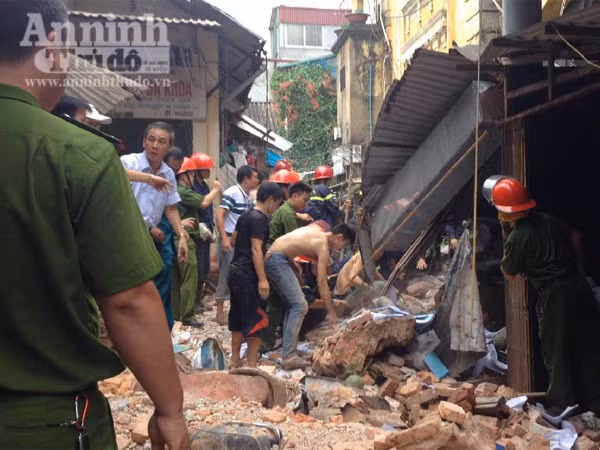 Vụ sập nhà Pháp cổ tại Hà Nội: 2 người tử vong, 6 người bị thương ảnh 11