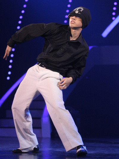 Câu chuyện tình cảm động được Dương Mạnh Hòa kể bằng ngôn ngữ cơ thể đã mang đến cho khán giả nhiều cảm xúc mới lạ Câu chuyện tình cảm động được Dương Mạnh Hòa kể bằng ngôn ngữ cơ thể đã mang đến cho khán giả nhiều cảm xúc mới lạ