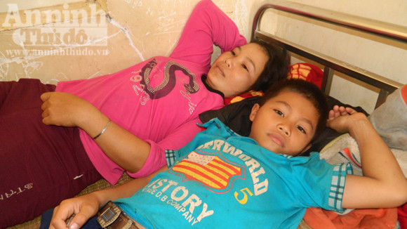 Hai mẹ con chị Bành nhập viện vì nghi nhiễm độc Hai mẹ con chị Bành nhập viện vì nghi nhiễm độc