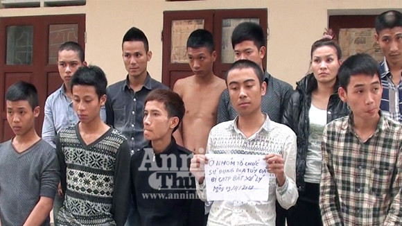 Bắt 11 đối tượng lắc trong quán karaoke ảnh 1