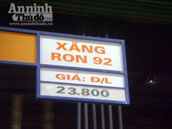 Nhốn nháo mua xăng giờ tăng giá lên 23.400 đồng/lít ảnh 16
