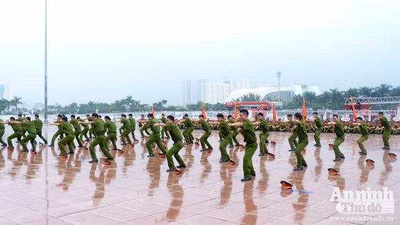 Sở Cảnh sát PCCC Hà Nội: Sôi nổi Hội thi điều lệnh CAND năm 2012 ảnh 4