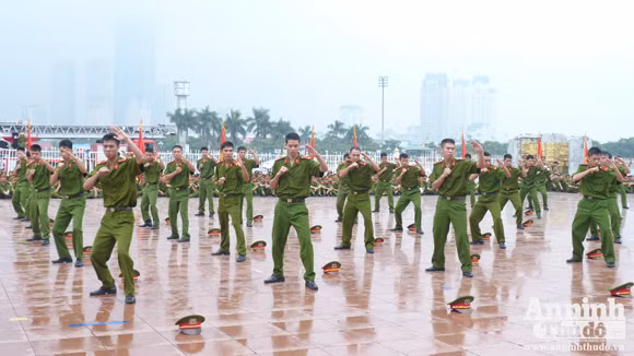 Sở Cảnh sát PCCC Hà Nội: Sôi nổi Hội thi điều lệnh CAND năm 2012 ảnh 6