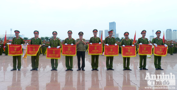 Sở Cảnh sát PCCC Hà Nội: Sôi nổi Hội thi điều lệnh CAND năm 2012 ảnh 9