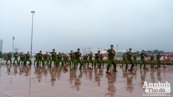 Sở Cảnh sát PCCC Hà Nội: Sôi nổi Hội thi điều lệnh CAND năm 2012 ảnh 5