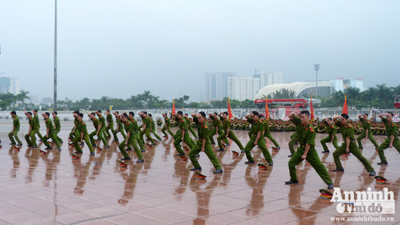 Sở Cảnh sát PCCC Hà Nội: Sôi nổi Hội thi điều lệnh CAND năm 2012 ảnh 3