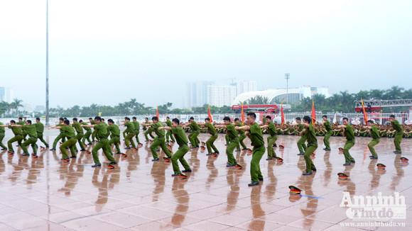 Sở Cảnh sát PCCC Hà Nội: Sôi nổi Hội thi điều lệnh CAND năm 2012 ảnh 4