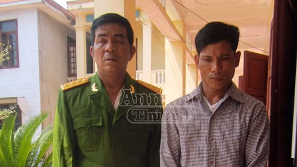 Bắt hai đối tượng giả danh công an, lừa thu tiền phạt các nhà nghỉ ảnh 1