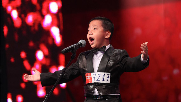 Hoài Linh, Thành Lộc "quay lưng" với Huy Tuấn vì cậu bé 7 tuổi ảnh 2