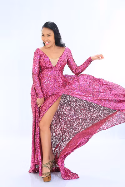 Đoan Trang mang vũ điệu latin nóng bỏng lên sân khấu Bước nhảy hoàn vũ nhí ảnh 1