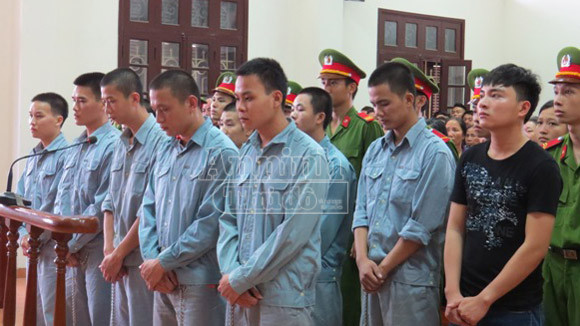 "Đại ca" mang súng "làm cỏ" đối thủ, bố bị chém chết, con nhận án tù ảnh 1