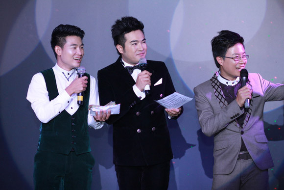 Ấm áp tình nghệ sĩ trong đêm nhạc "Thương lắm miền Trung" ảnh 1