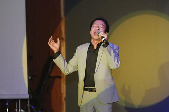 Ấm áp tình nghệ sĩ trong đêm nhạc "Thương lắm miền Trung" ảnh 5