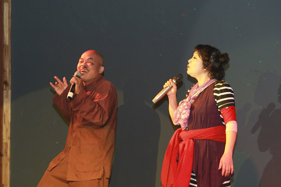 Ấm áp tình nghệ sĩ trong đêm nhạc "Thương lắm miền Trung" ảnh 4