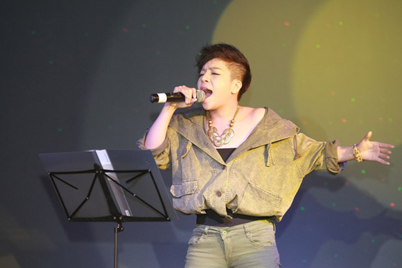 Ấm áp tình nghệ sĩ trong đêm nhạc "Thương lắm miền Trung" ảnh 3