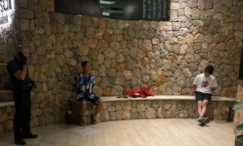 Hình ảnh 2 nghệ sĩ nổi tiếng Việt Nam bị cáo buộc liên quan đến vụ hiếp dâm tại Tây Ban Nha Hình ảnh 2 nghệ sĩ nổi tiếng Việt Nam bị cáo buộc liên quan đến vụ hiếp dâm tại Tây Ban Nha